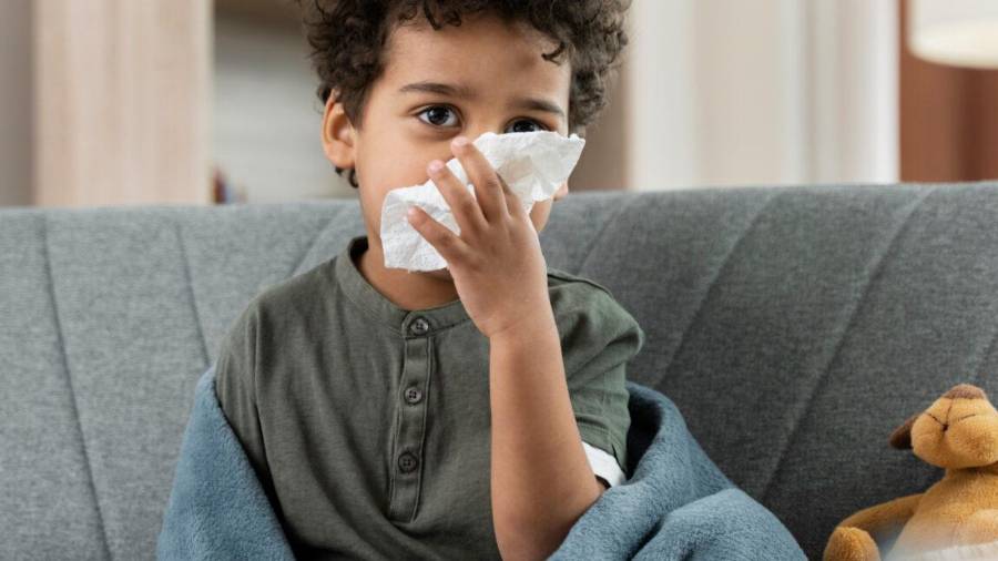 Autoridades hacen un llamado a la población para reforzar medidas preventivas como vacunación, lavado frecuente de manos y uso de cubrebocas.