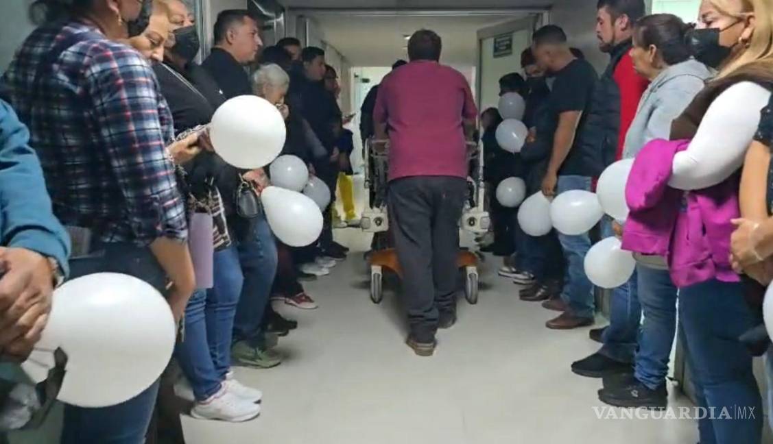 $!Personal del HGZ No. 2 realizó una valla de gratitud para despedir al donador antes de la procuración de órganos.