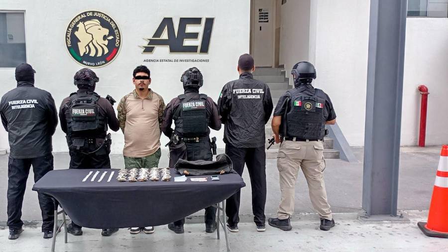 Autoridades detuvieron a Jesús ‘N’, generador de violencia para una organización criminal, en posesión de drogas, dinero y dispositivos móviles.