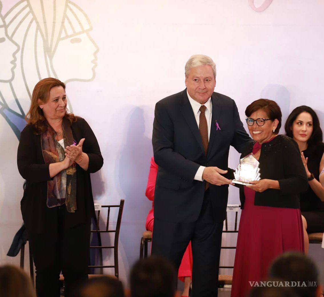 $!Rosa María Salazar Rivero recibió el premio en la categoría de Activismo Social.