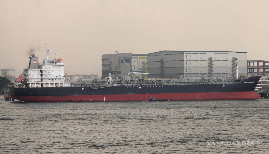 $!Marina de EU auxilia a dos petroleros que fueron atacados en el Golfo Omán