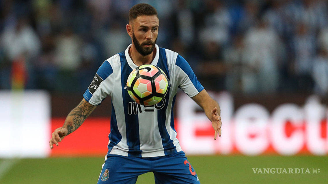 $!Miguel Layún está en España para firmar con el Sevilla