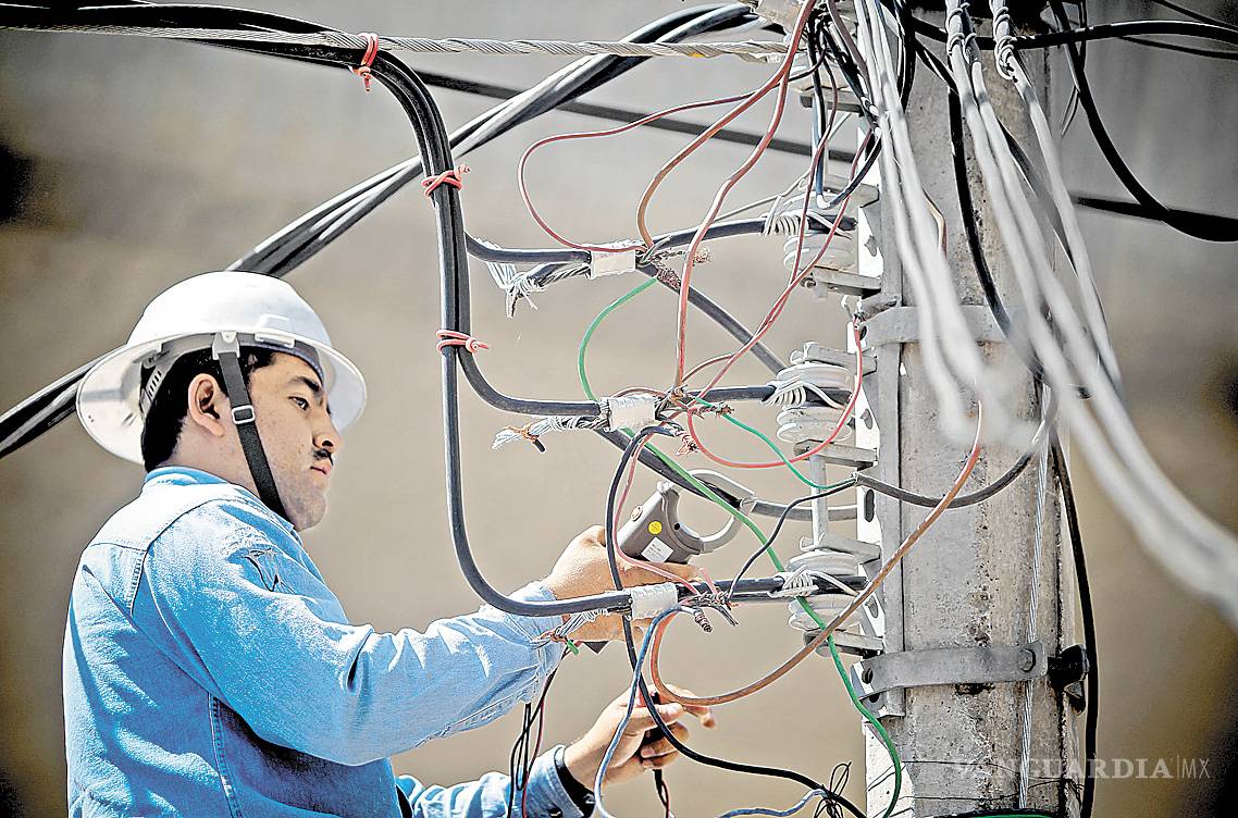 $!Apoyos oficiales apuntalan a petroleros y electricistas