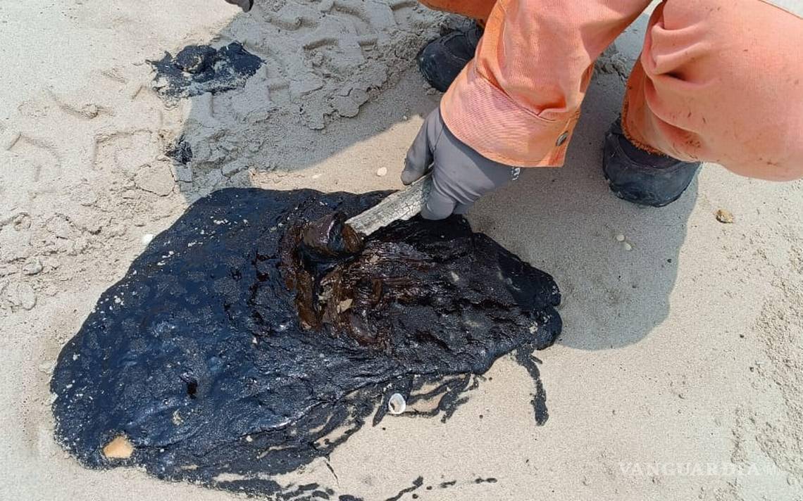 $!Aparece chapopote en las playas de Tamaulipas