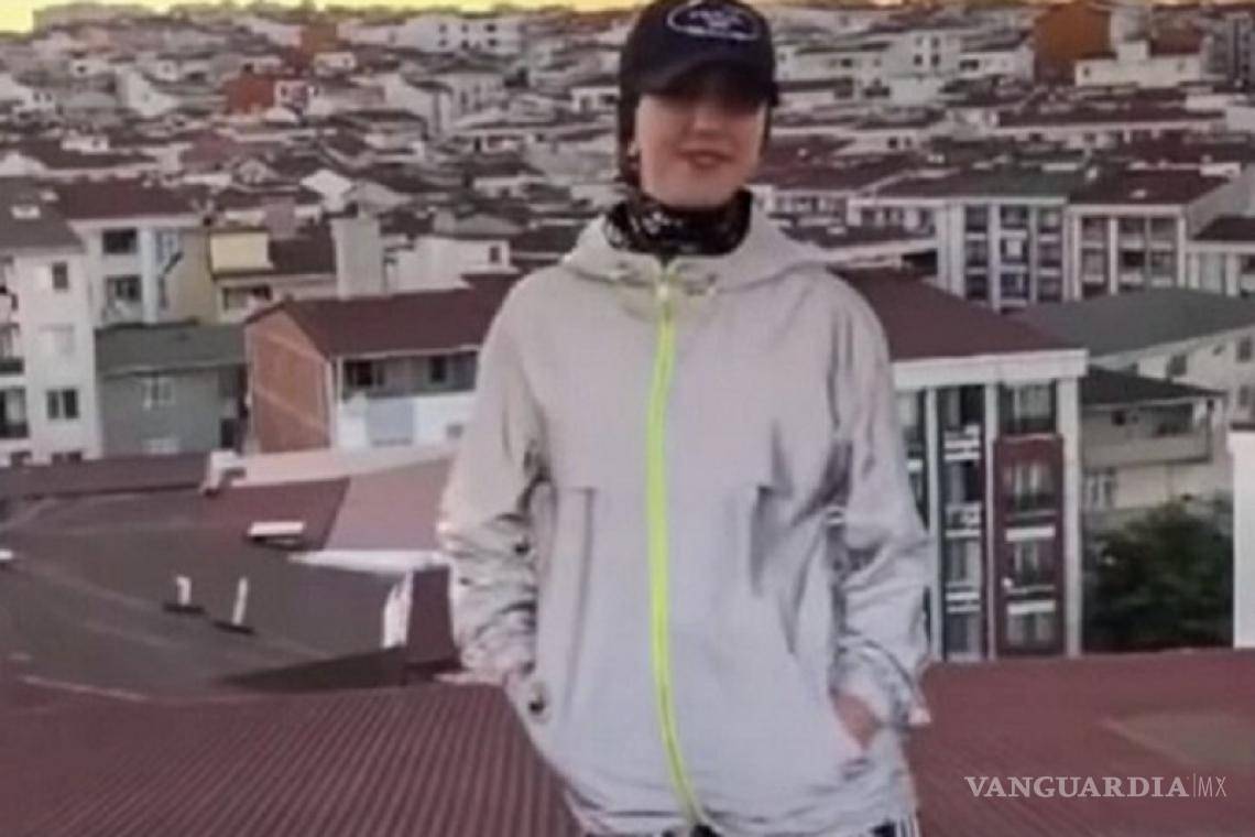 $!Se puede observar a la joven turca desde la azotea de su hogar en Estambul