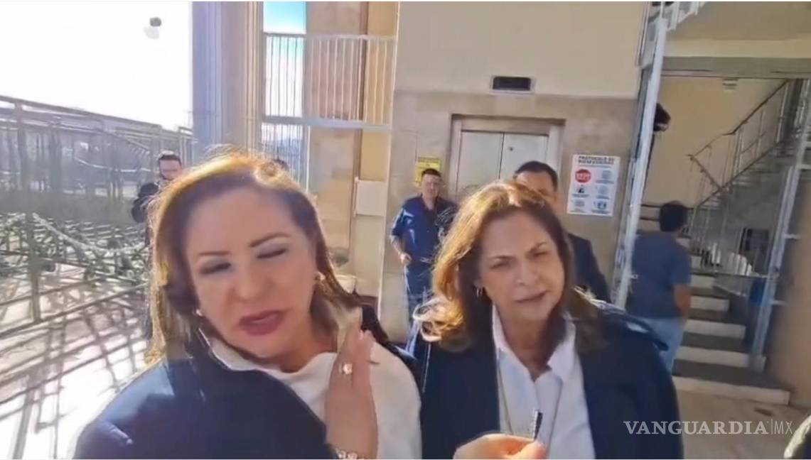 $!El explosivo le causó lesiones en la espalda y la cabeza a la diputada Gladys Aurora López, quien cayó al piso y luego fue llevada en un vehículo a un hospital de la capital hondureña.
