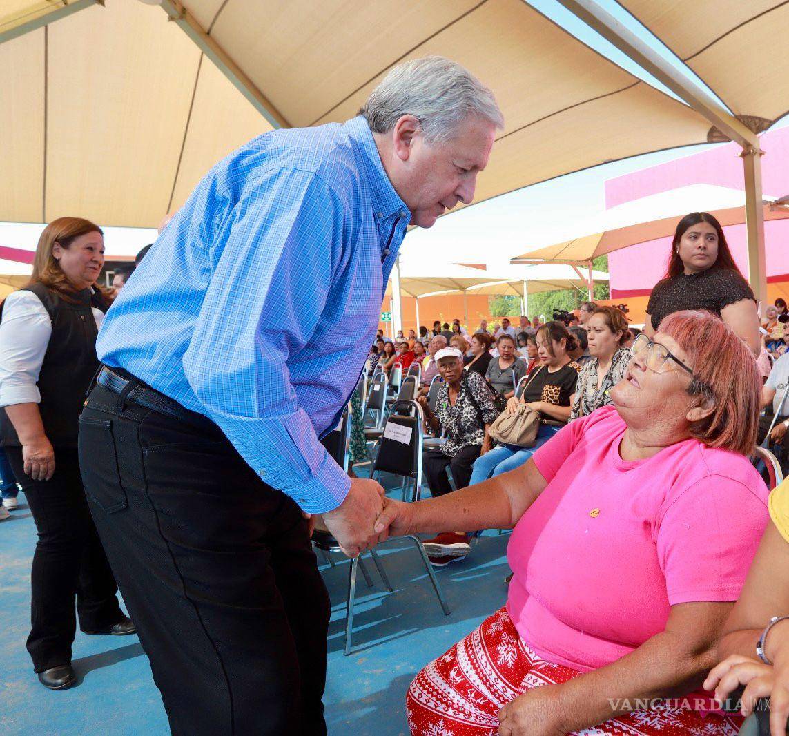 $!El alcalde Chema Fraustro expresó su compromiso con el bienestar de los ciudadanos, especialmente en asuntos tan fundamentales como la salud.