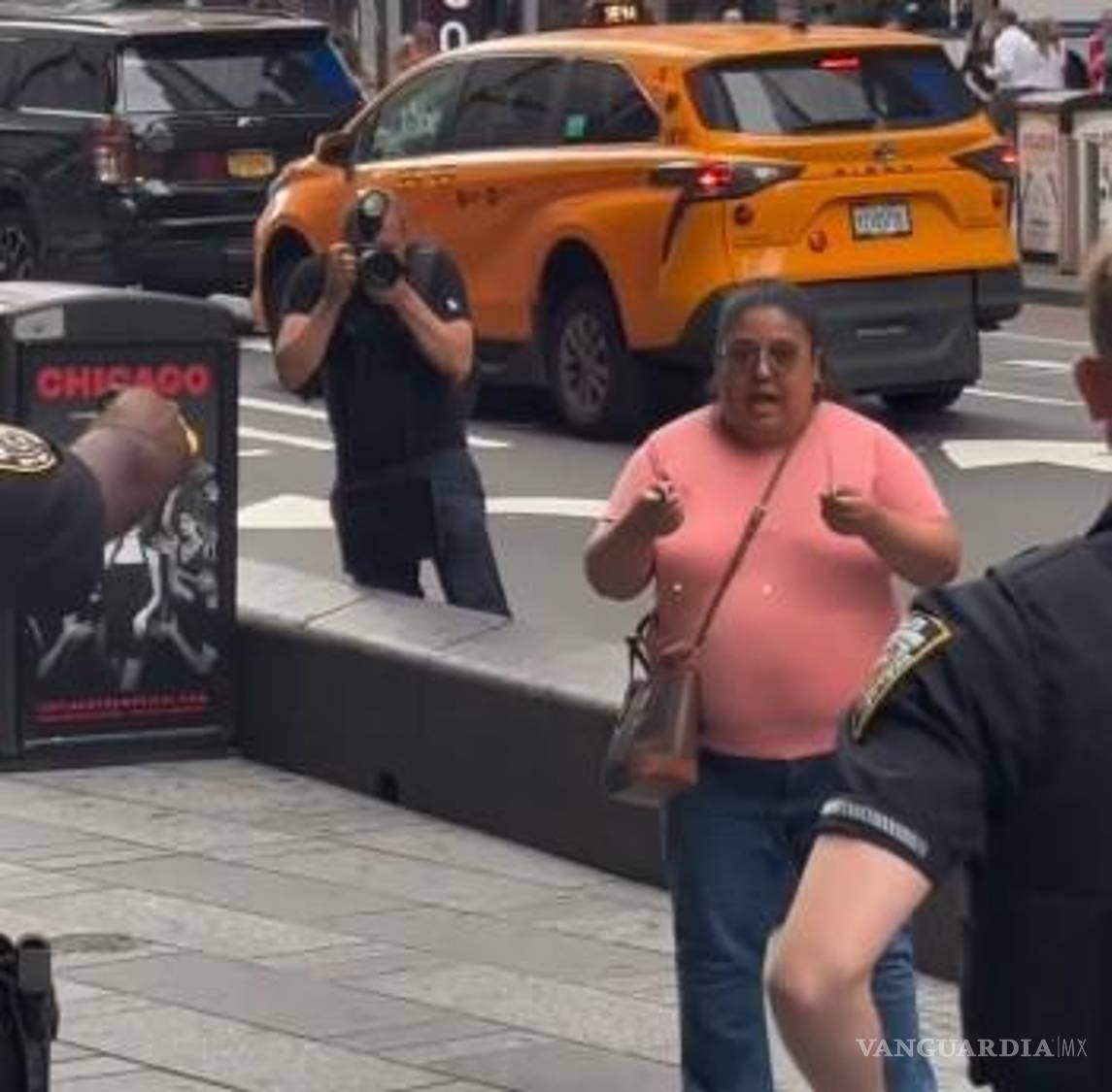 $!La investigación continúa para determinar qué llevó a la agresora a iniciar el ataque y esclarecer completamente las circunstancias que terminaron con la vida de Piacenti en uno de los puntos más transitados de Nueva York.