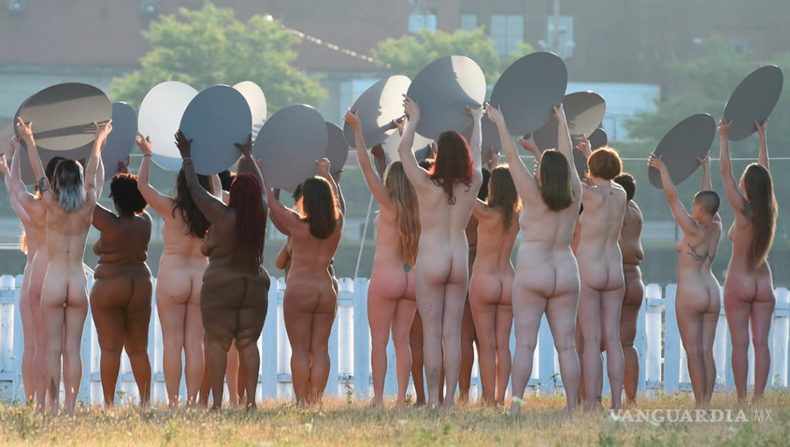 $!100 mujeres se desnudan para protestar contra Donald Trump y los republicanos de EU (fotos)