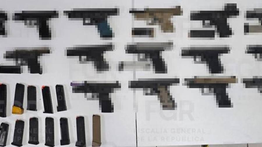 El aseguramiento incluyó 15 armas de fuego y 16 cargadores de distintos calibres que fueron localizados durante una inspección realizada tras una denuncia anónima.