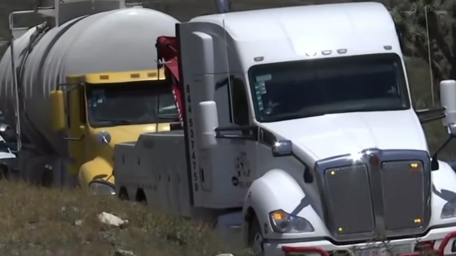 El hallazgo ocurrió en el kilómetro 28 de la carretera libre Monterrey-Saltillo, cerca del ejido Higueras.