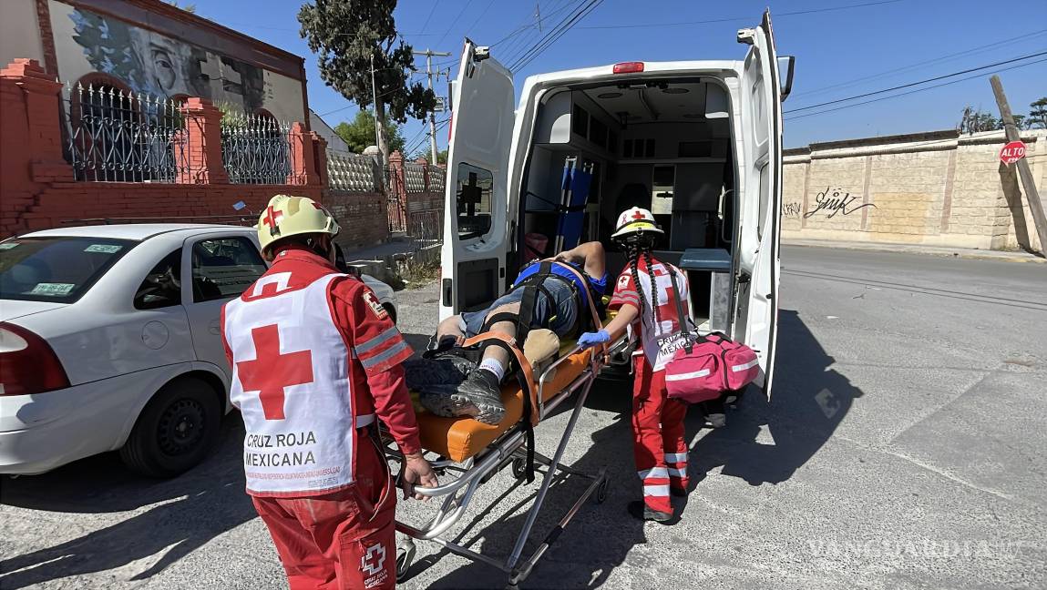 Hombre se fractura las rodillas tras caída, en Saltillo