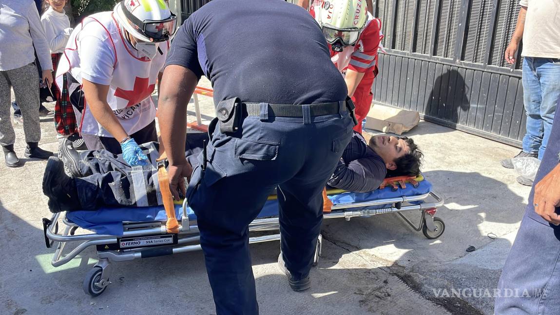 Cae empleado de telefonía y termina lesionado, en Saltillo