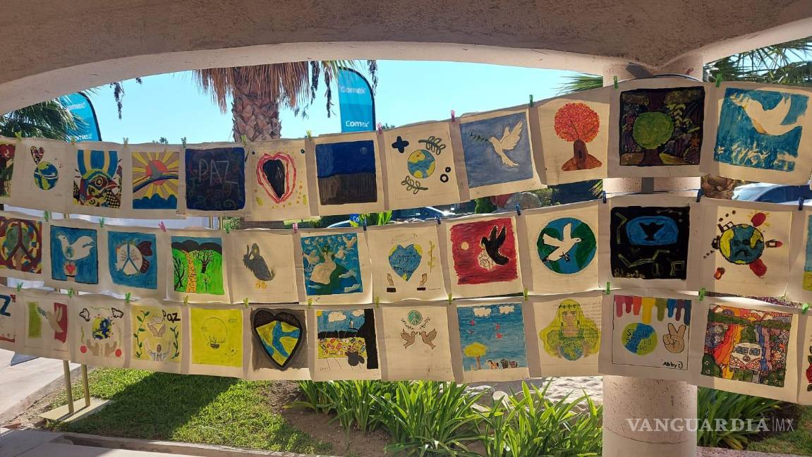 Colaboran niños de Saltillo para romper Récord Guinness con el mosaico artístico más grande de la historia