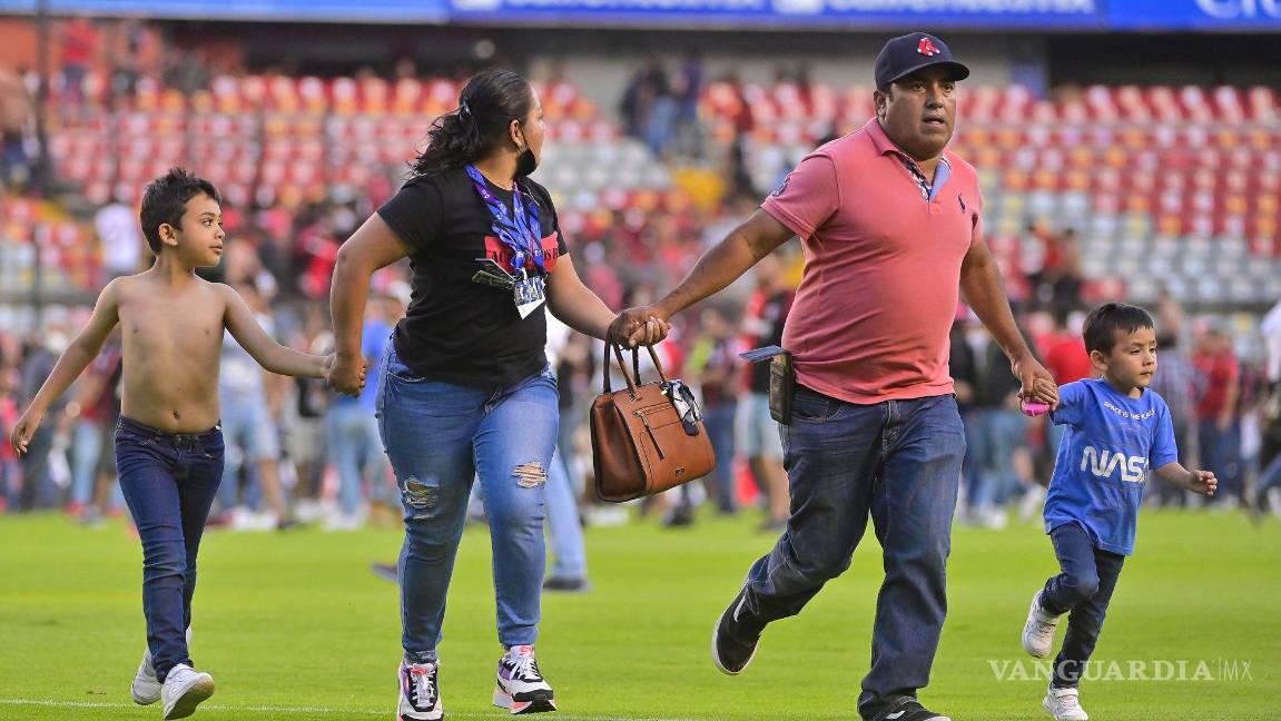 $!México es visto como “zona de barbarie” tras riña en estadio de Querétaro