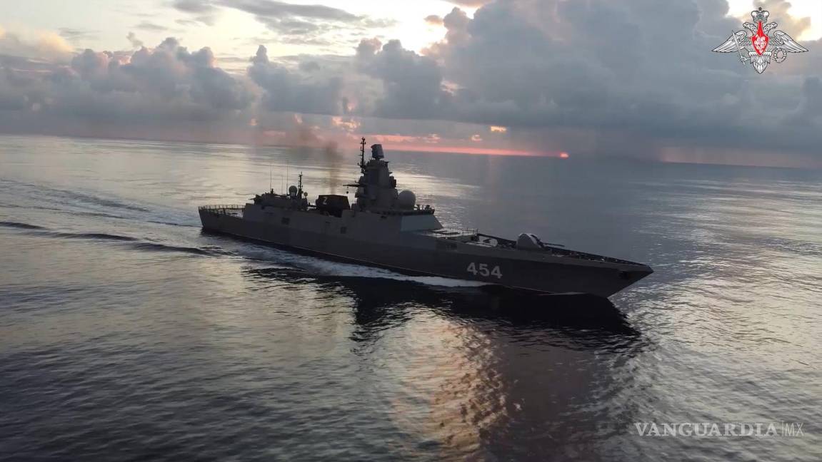 $!En esta fotografía tomada del vídeo se ve la fragata Almirante Gorshkov de la marina rusa en ruta hacia Cuba.