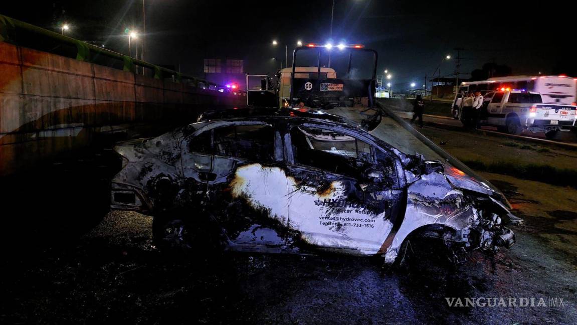 $!Elementos de Tránsito Municipal tomaron conocimiento del accidente en el lugar de los hechos.