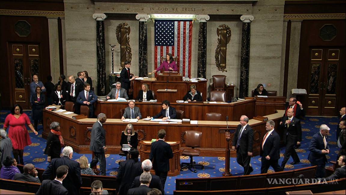 $!Aprueba mayoría en la Cámara de Representantes abrir juicio político contra Donald Trump