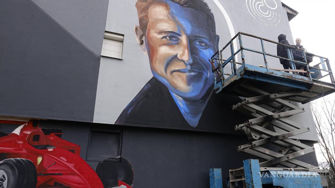 $!Los artistas dieron a conocer el mural en el 53 cumpleaños de Michael Schumacher. AP/Eldar Emric