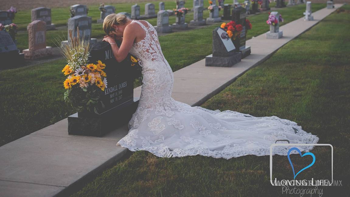 $!Un hombre ebrio mató a su prometido y la novia se fotografió sola con el vestido blanco