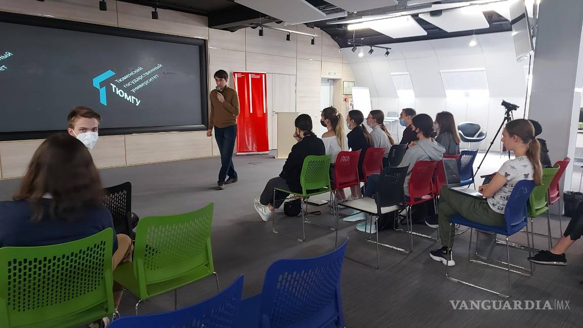 $!La Universidad Estatal de Tiumén, cantera de los futuros cambios de esta región siberiana. EFE/Fernando Salcines