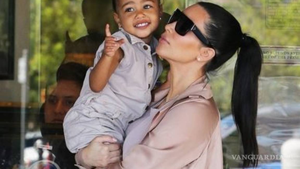 $!La hija de Kim Kardashian debutó como empresaria