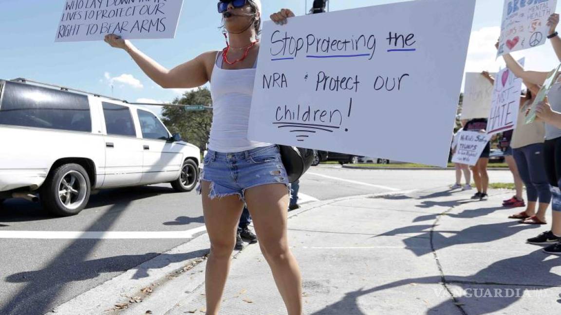 Sobrevivientes del tiroteo en Florida marcharán para exigir control de armas
