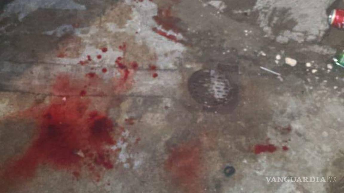 $!Familiares trasladaron al lesionado en vehículo particular a un hospital.