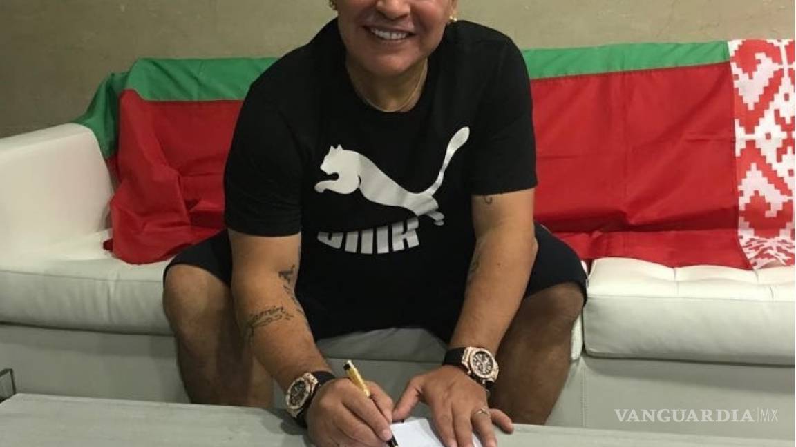 Tras renunciar en Emiratos Árabes, Maradona ya tiene trabajo. Firma como presidente del Dinamo de Brest en Bielorrusia