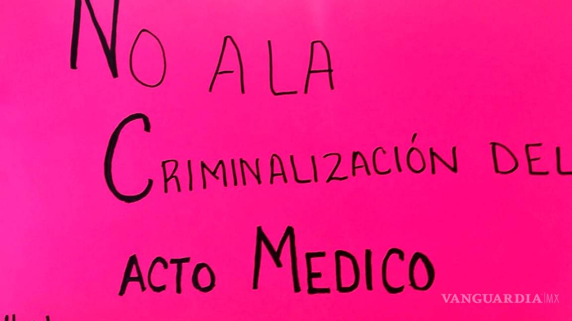 Médicos protestan en todo el país; exigen ley que discriminalice su profesión