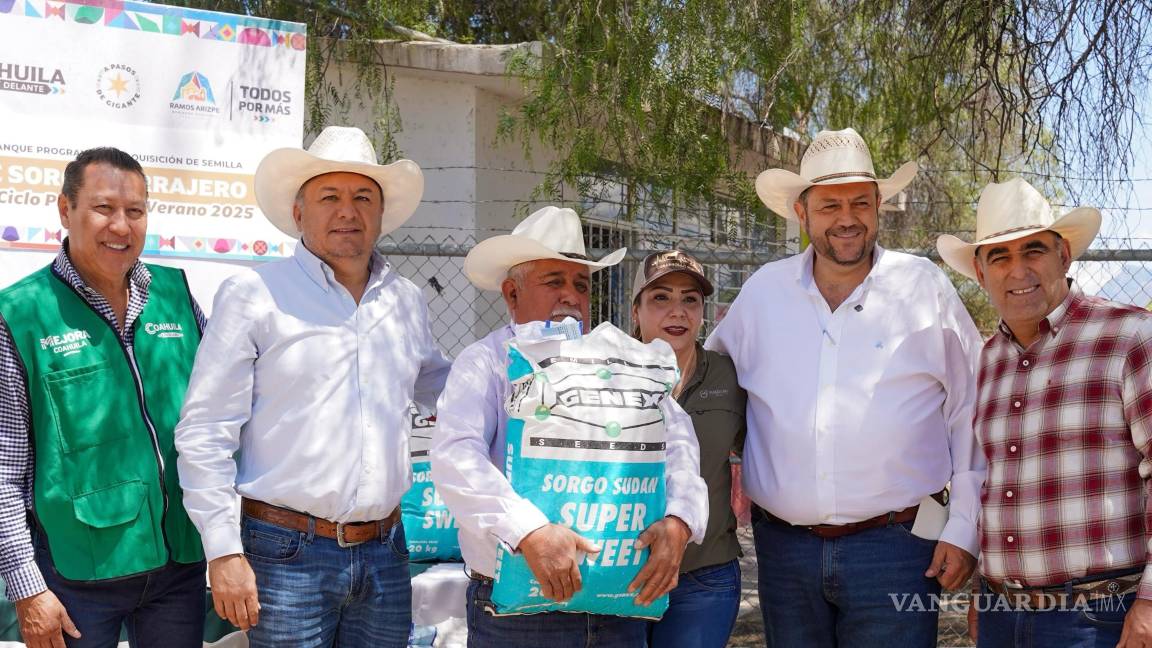 $!En el ejido Mesón del Norte, autoridades municipales y estatales formalizan el convenio de colaboración para el programa agrícola.