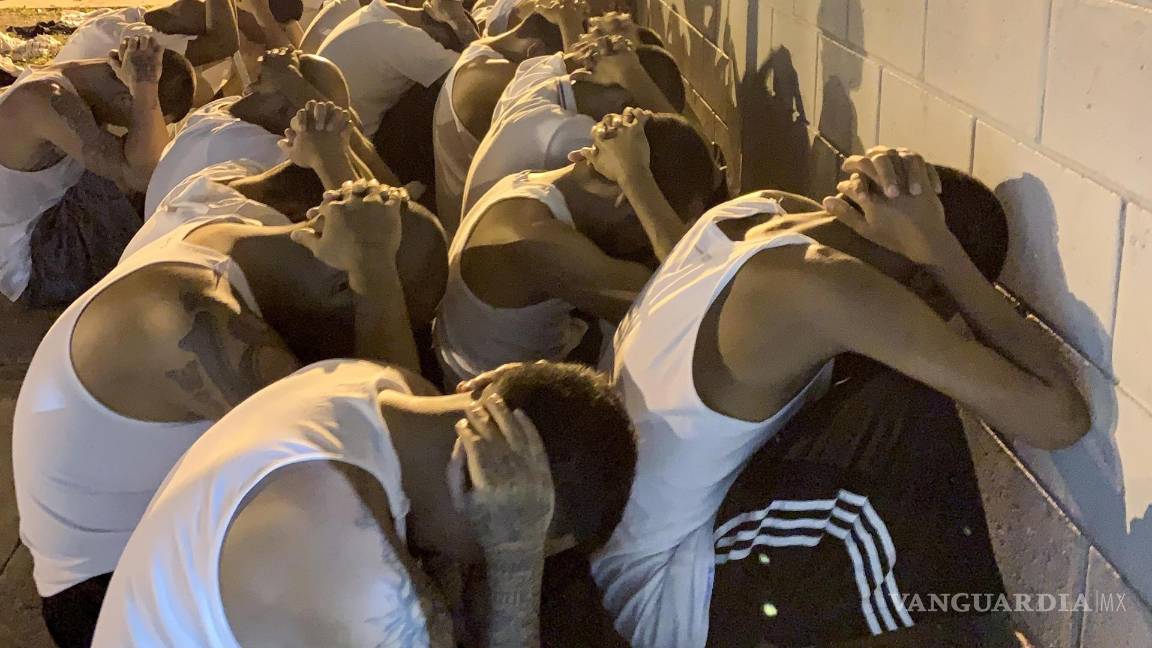 $!Extracción de reos de alta peligrosidad de la cárcel de máxima seguridad, en el departamento de Santa Bárbara (Honduras).