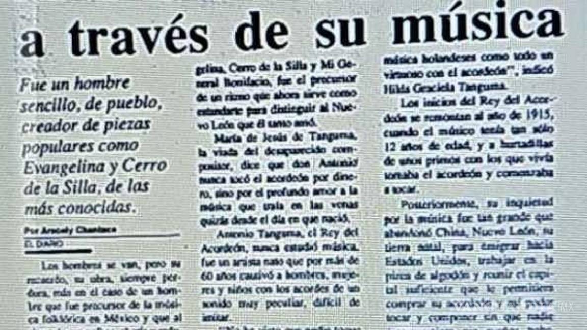 $!El libro, que consta de 296 páginas, también incluye recortes de notas periodísticas realizadas a su padre y su carrera.