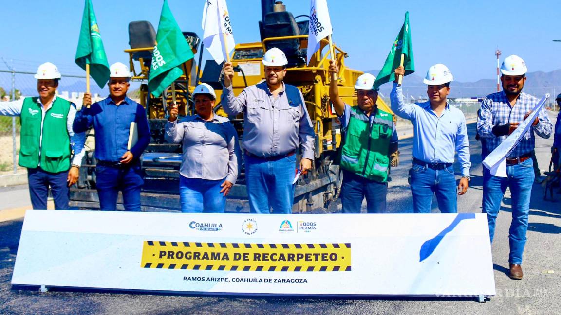 $!Autoridades municipales y vecinos del sector participaron en el arranque de esta importante intervención urbana.