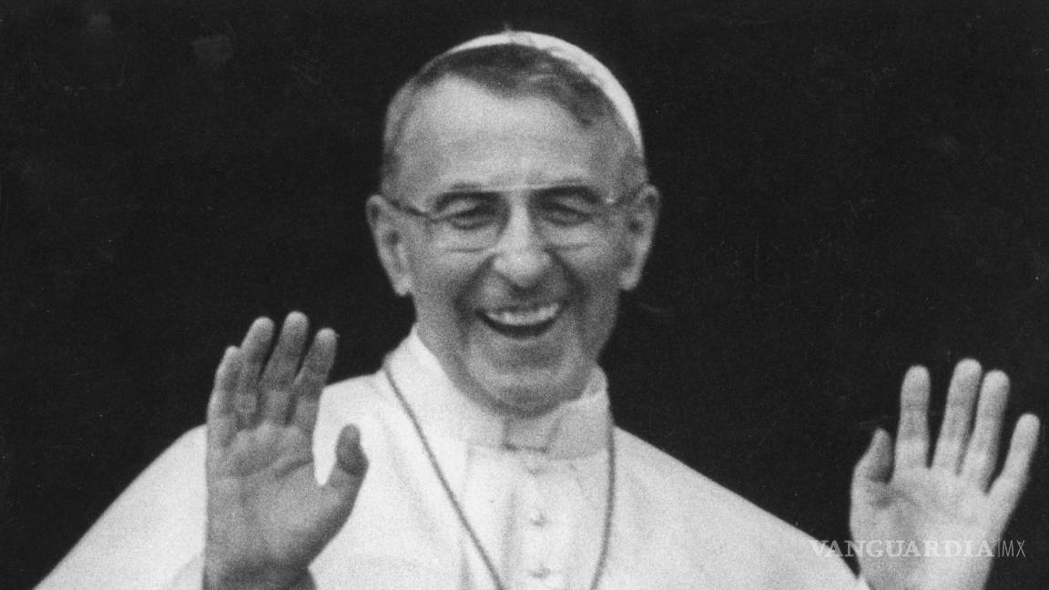 $!El papa Juan Pablo I, conocido por su permanente sonrisa, fotografiado en la Basílica de San Pedro.