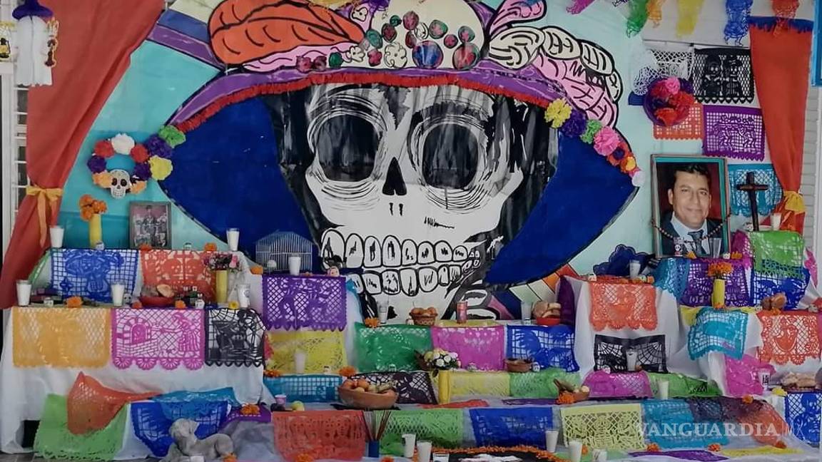 $!¿Ya viste estos altares en Saltillo? Dedicados a familiares, Walt Disney, Juan Gabriel, Cri-Cri y más (Fotos)