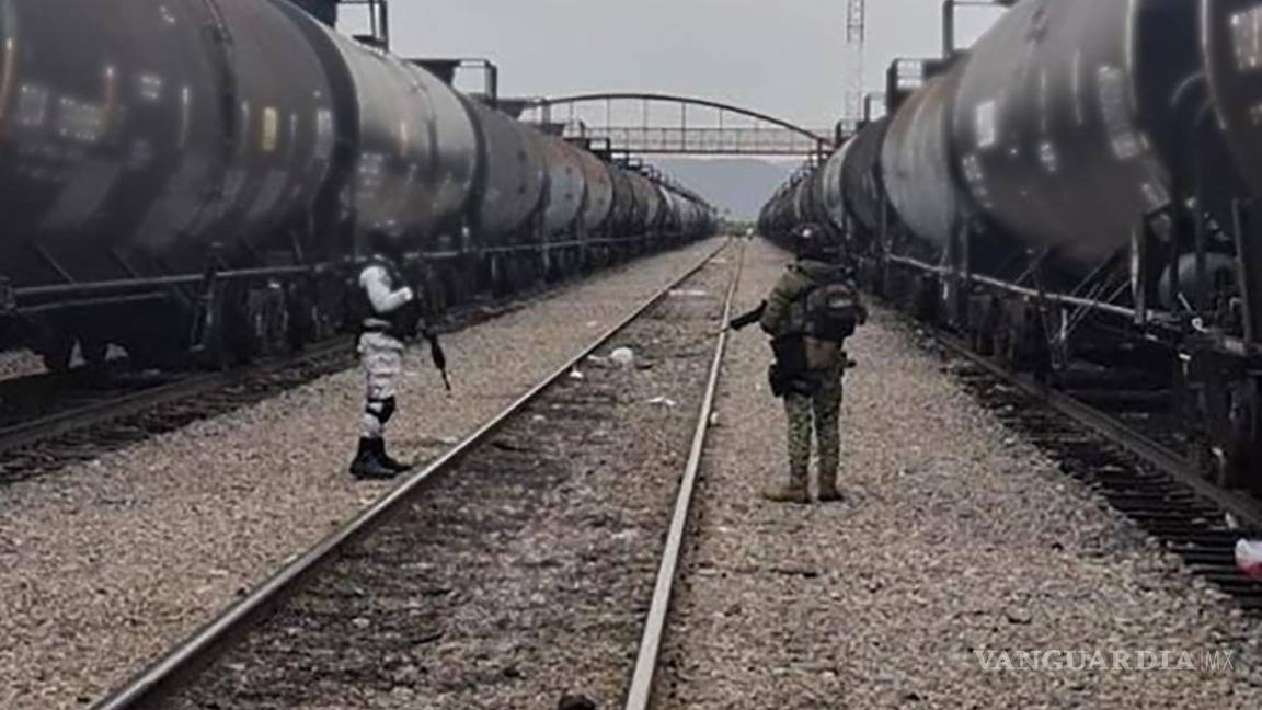 $!El hallazgo en Saltillo incluyó más de 11 millones de litros de hidrocarburo en vías férreas.