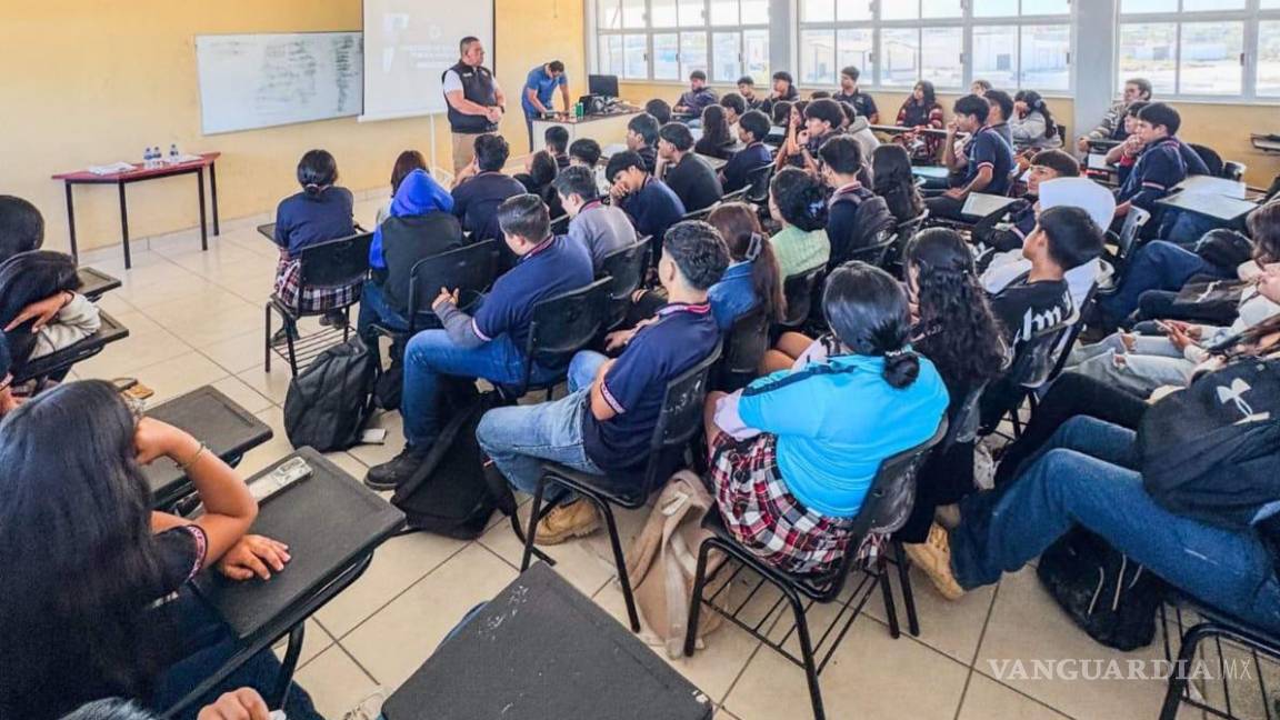 Comisario de Seguridad imparte conferencia a alumnos del Cecytec sobre conductas antisociales