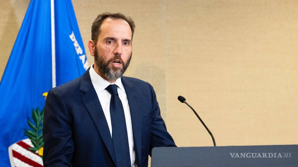 $!El abogado especial Jack Smith realiza una conferencia de prensa para anunciar una acusación contra el expresidente Donald Trump en Washington.