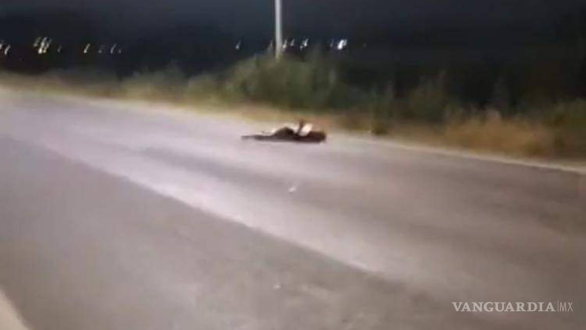 $!Encuentran tres cuerpos decapitados y una camioneta quemada en Guanajuato