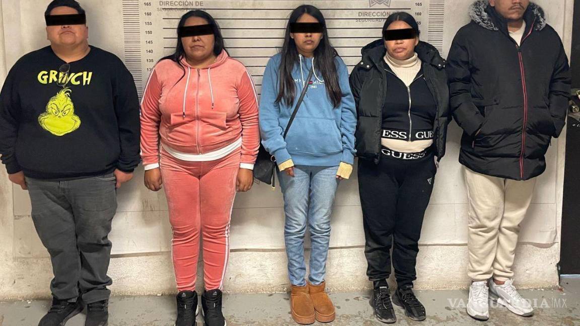 Detienen a farderos en plaza Nogalera de Saltillo con más de 19 mil pesos en mercancía