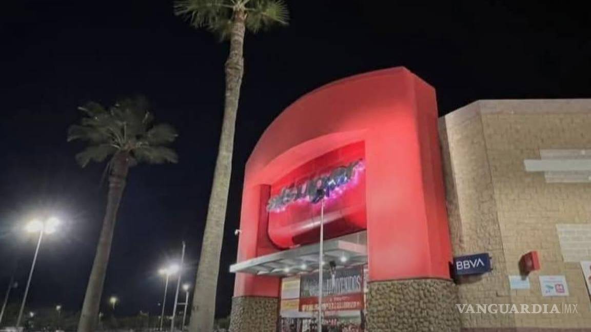 $!Cuerpos de emergencia acudieron al cruce de avenida Hidalgo y Leandro Valle tras el reporte al 911.