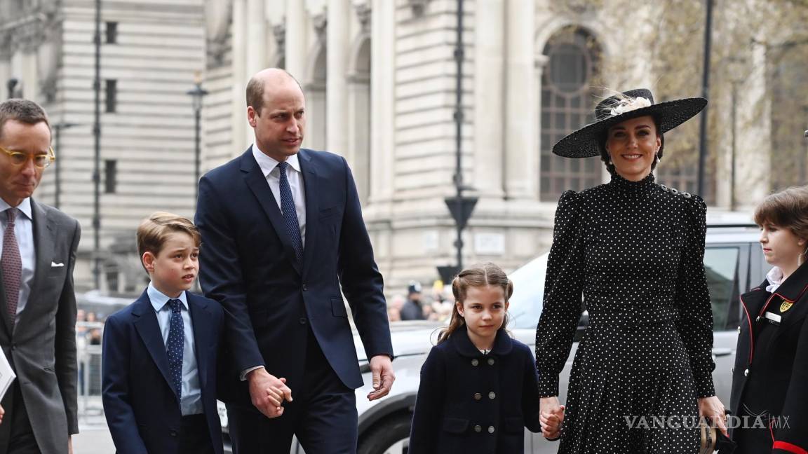 $!El duque y la duquesa de Cambridge, el príncipe William y Catherine llegan con sus hijos para el Servicio de Acción de Gracias por la vida del Príncipe Felipe.