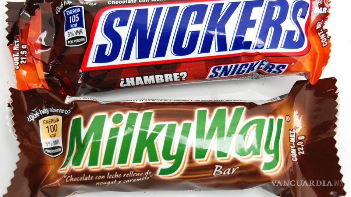 Retiran Snickers y Milky Way de 55 países por hallazgo de plástico en barrita