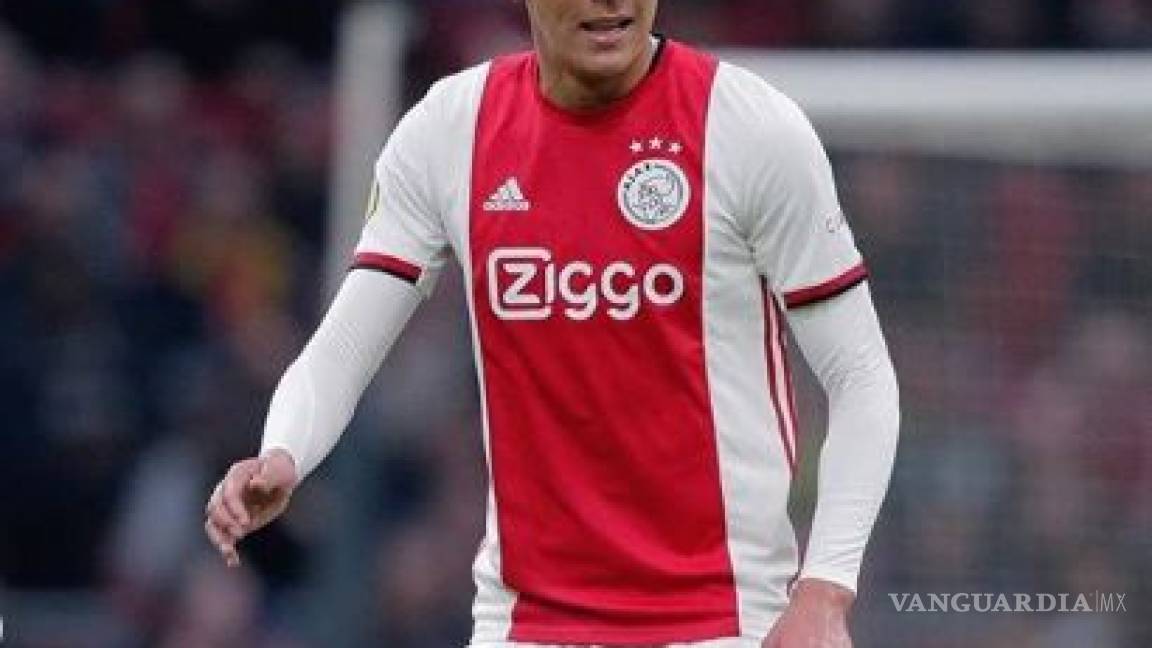 Edson Álvarez volvió a ser titular en victoria del Ajax