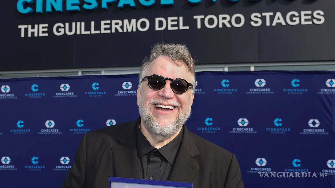 ¡Ponen su nombre a sets de grabación! Recibe Guillermo del Toro la Llave de la Ciudad de Toronto