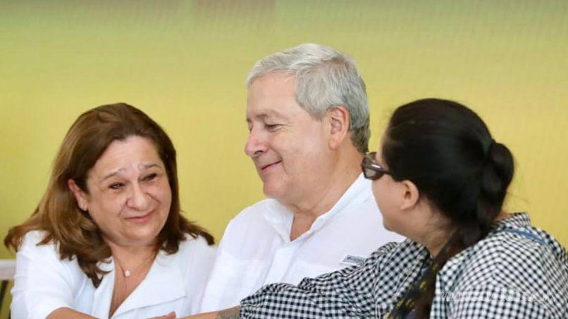 $!Beatriz Dávila de Fraustro, presidenta honoraria del DIF Saltillo, resaltó la importancia de la colaboración público-privada en la entrega de aparatos ortopédicos.