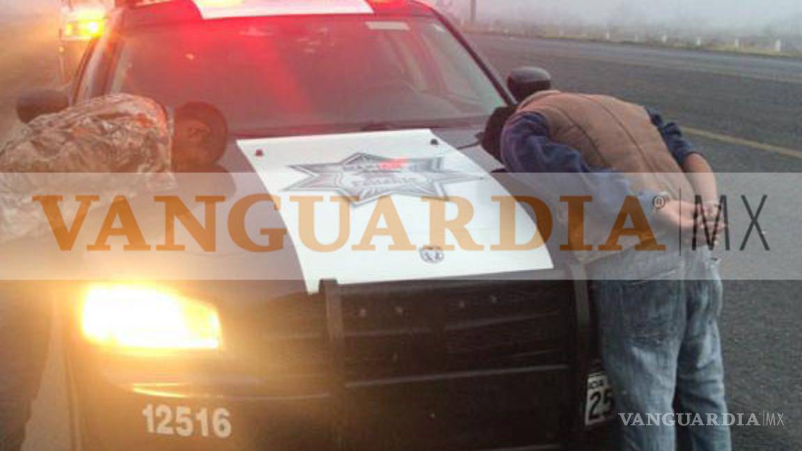 $!Secuestran a operador de transporte en Saltillo para robarle cargamento de láminas