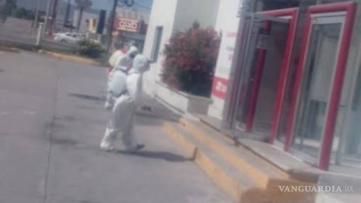 Sanitizan exteriores de sucursales bancarias en Monclova, Coahuila