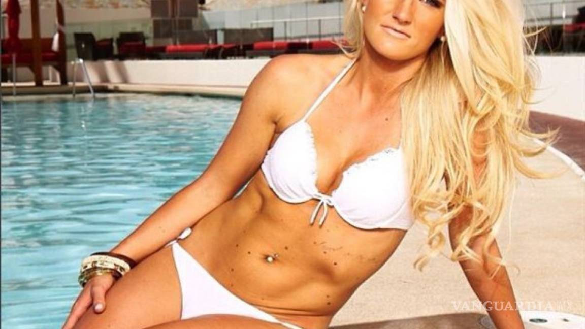 $!La futbolista más guapa de Canadá no irá a los Juegos Olímpicos porque estaría calentando banca